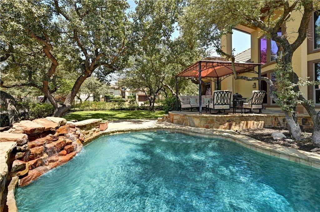 29. Single Family for Sale at Austin, TX 78738