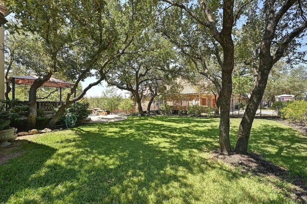 33. Single Family for Sale at Austin, TX 78738