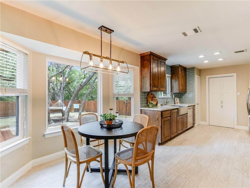 13. Single Family for Sale at Woodstone Village, Austin, TX 78749