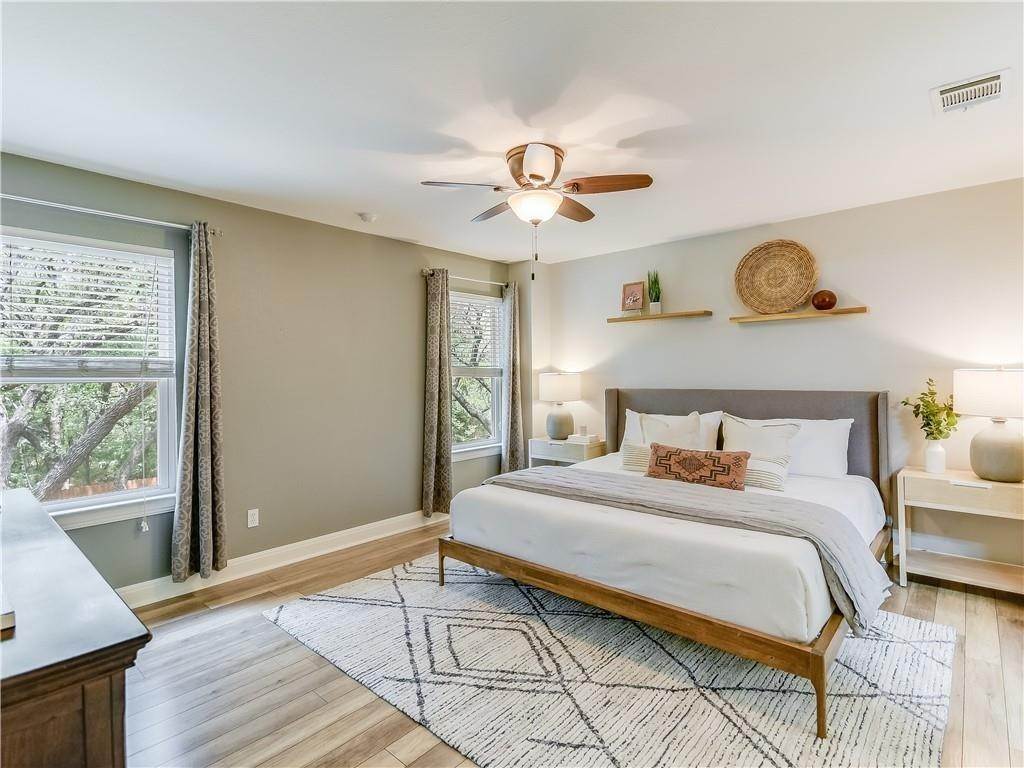 14. Single Family for Sale at Woodstone Village, Austin, TX 78749