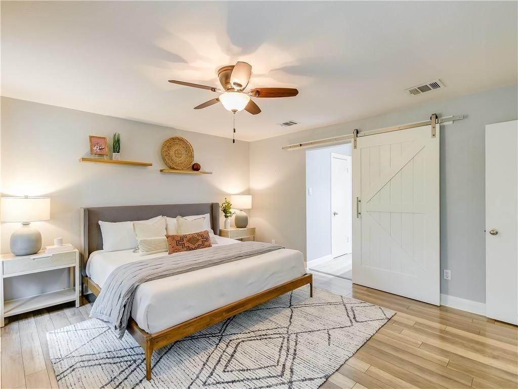 15. Single Family for Sale at Woodstone Village, Austin, TX 78749