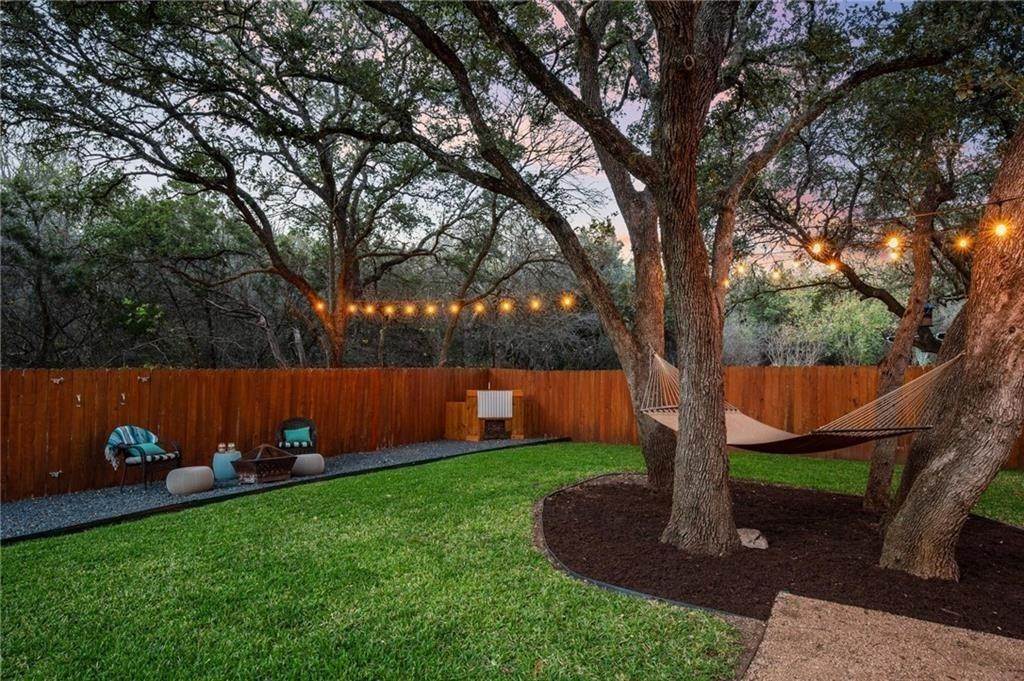 28. Single Family for Sale at Woodstone Village, Austin, TX 78749