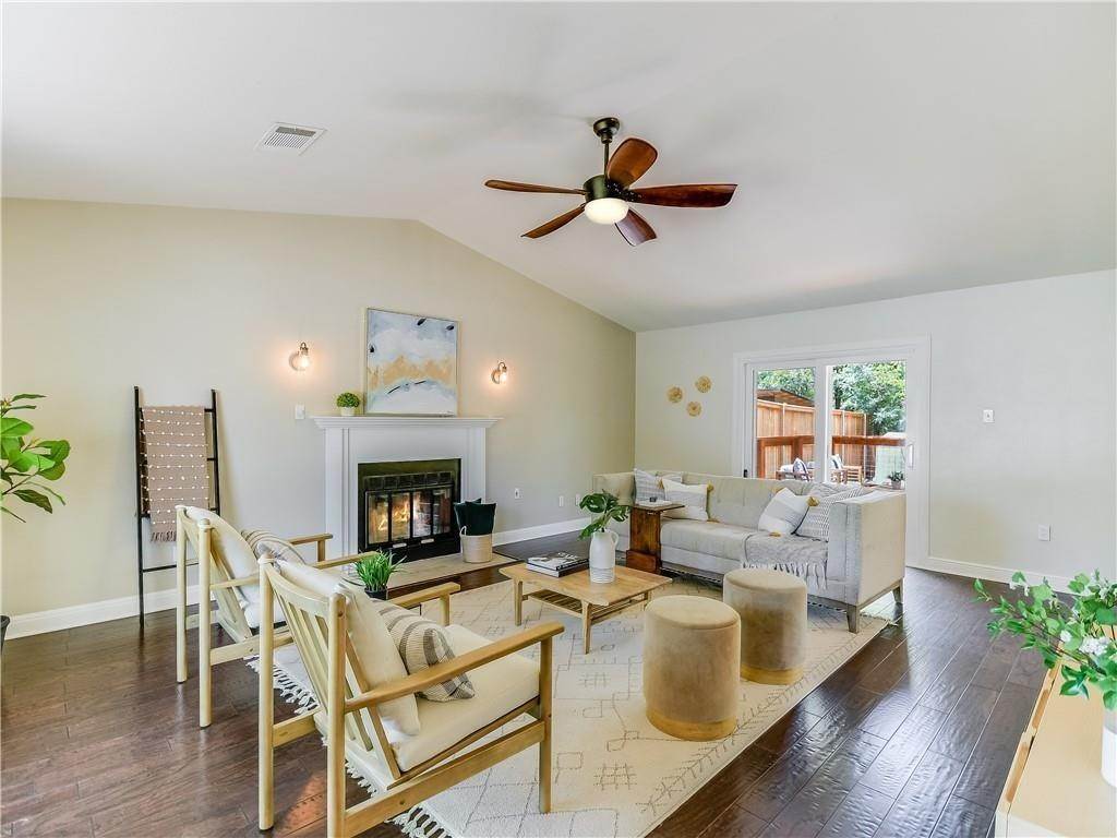 7. Single Family for Sale at Woodstone Village, Austin, TX 78749