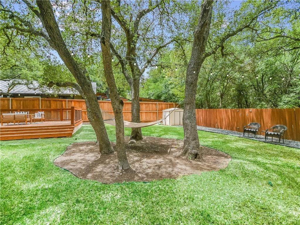 25. Single Family for Sale at Woodstone Village, Austin, TX 78749