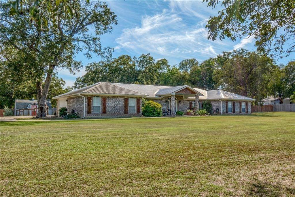 Single Family for Sale at Smithville, TX 78957