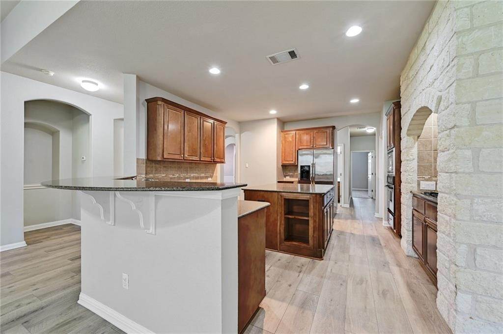 14. Single Family for Sale at The Hielscher, Austin, TX 78739