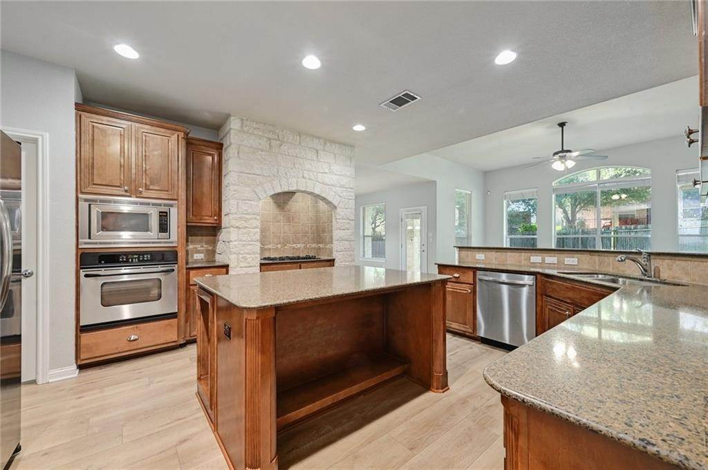 17. Single Family for Sale at The Hielscher, Austin, TX 78739