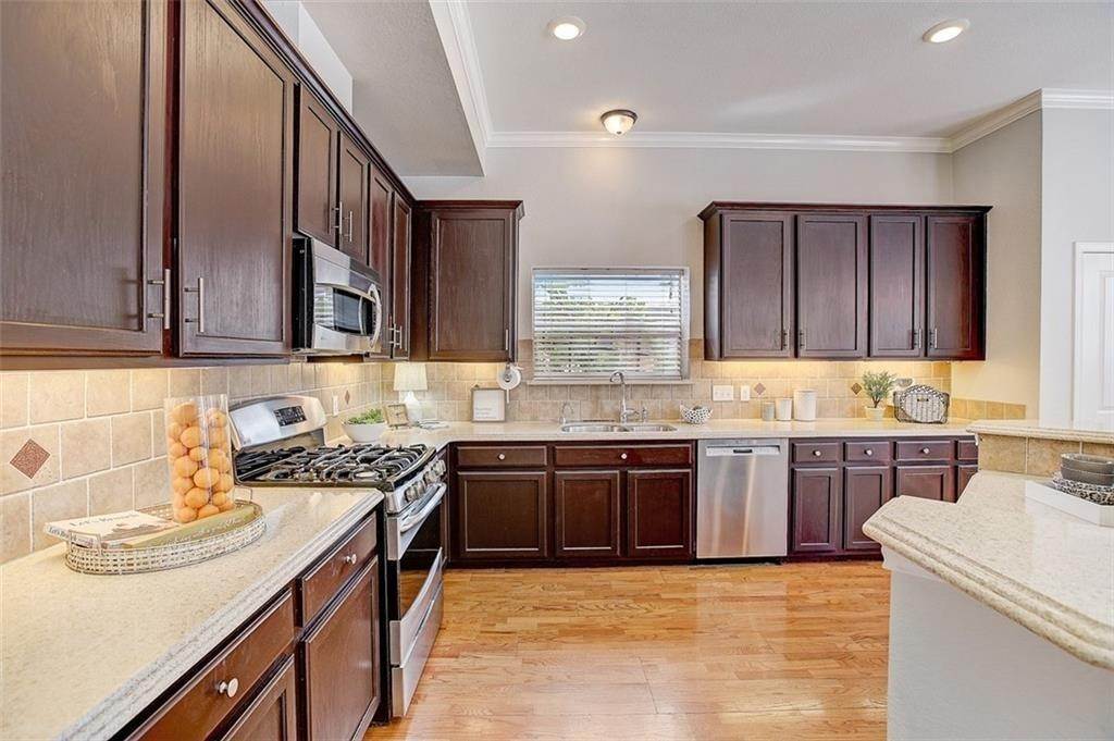 13. Single Family for Sale at Milwood, Austin, TX 78729