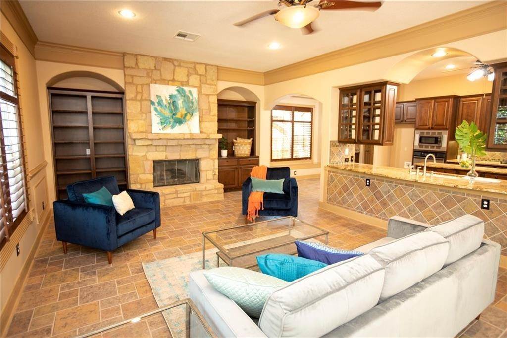 5. Single Family for Sale at The Hielscher, Austin, TX 78739