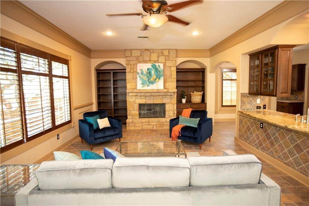 4. Single Family for Sale at The Hielscher, Austin, TX 78739