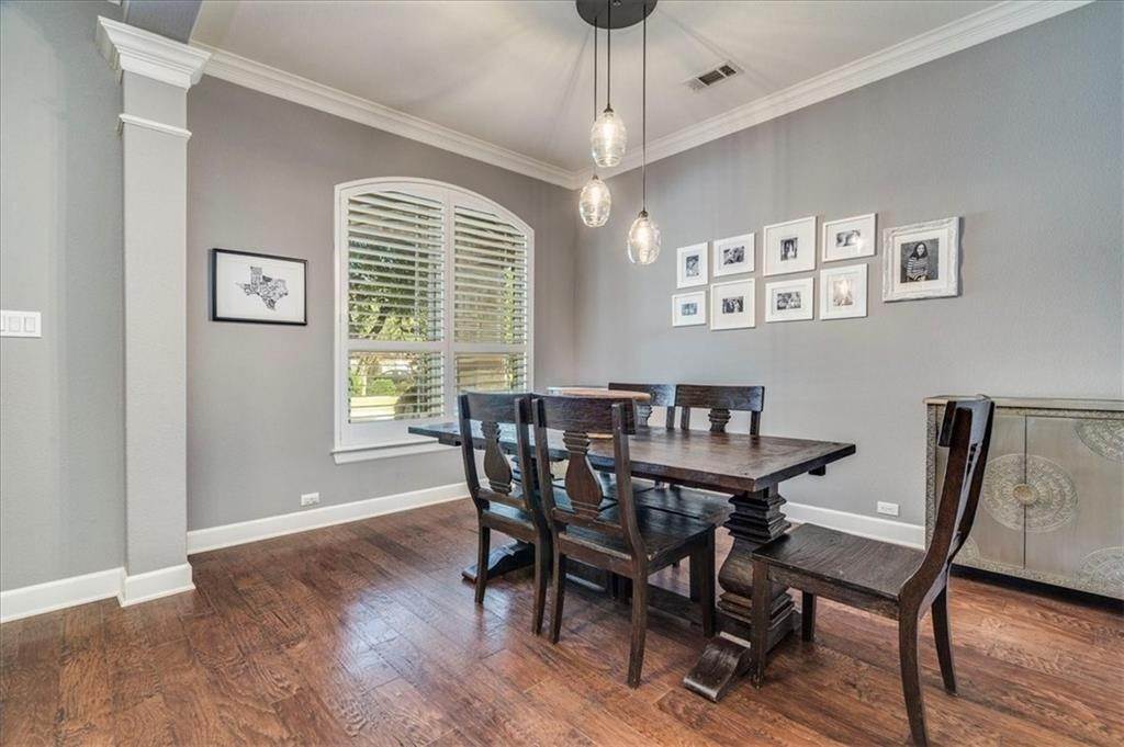 11. Single Family for Sale at Meridian, Austin, TX 78739