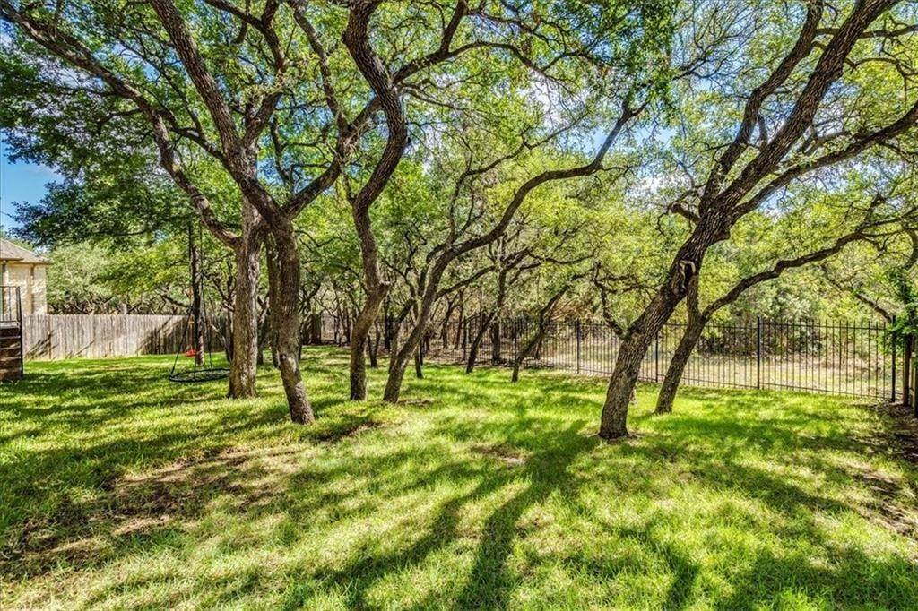 28. Single Family for Sale at Meridian, Austin, TX 78739