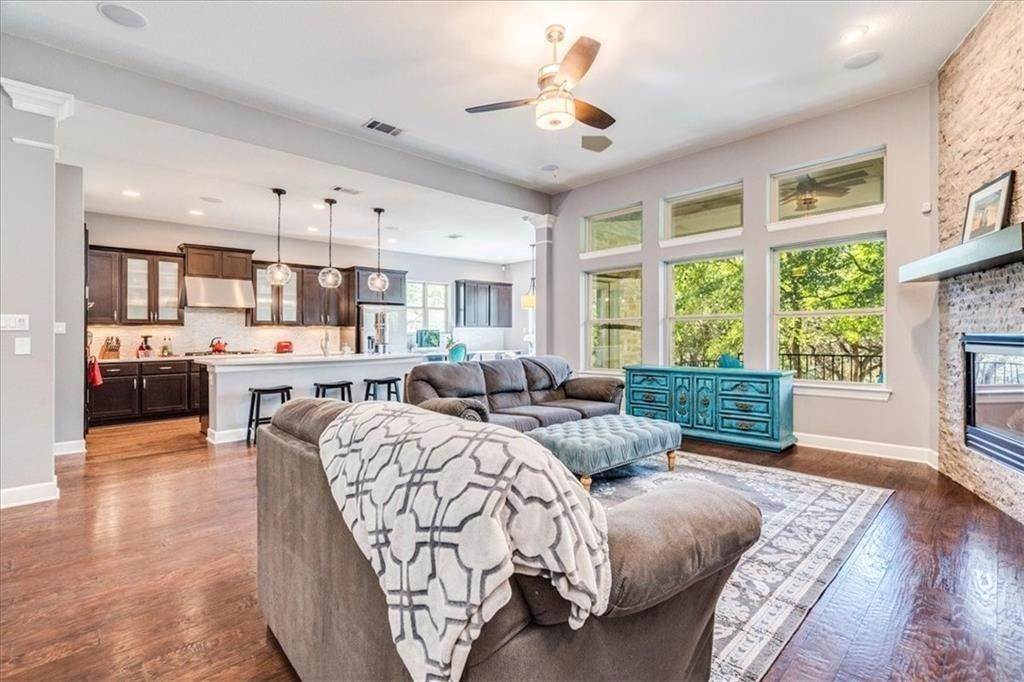 8. Single Family for Sale at Meridian, Austin, TX 78739