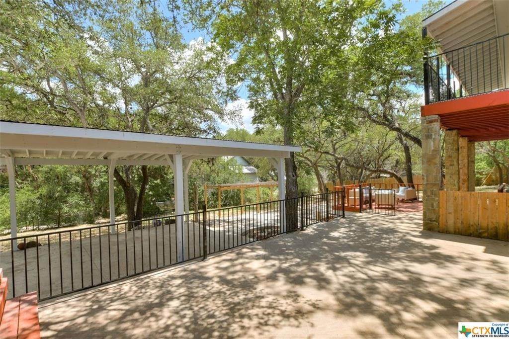 20. Single Family for Sale at Austin, TX 78641