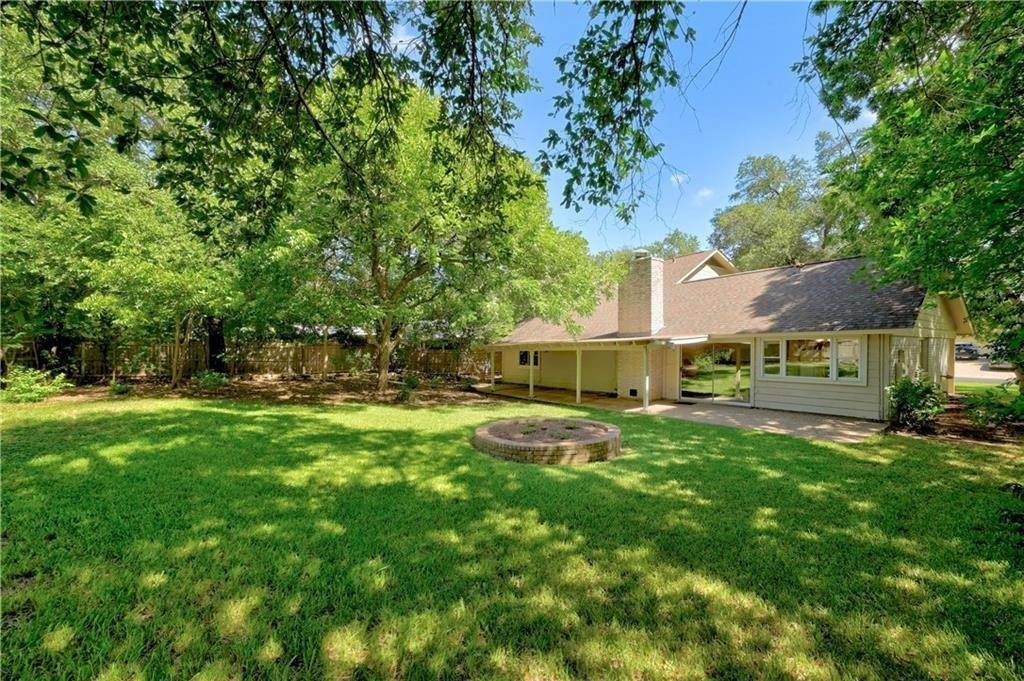 5. Single Family for Sale at Castlewood Forest, Austin, TX 78748