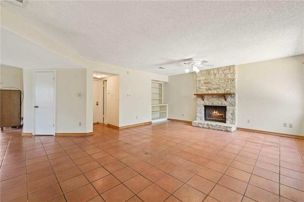 10. Single Family for Sale at Milwood, Austin, TX 78727