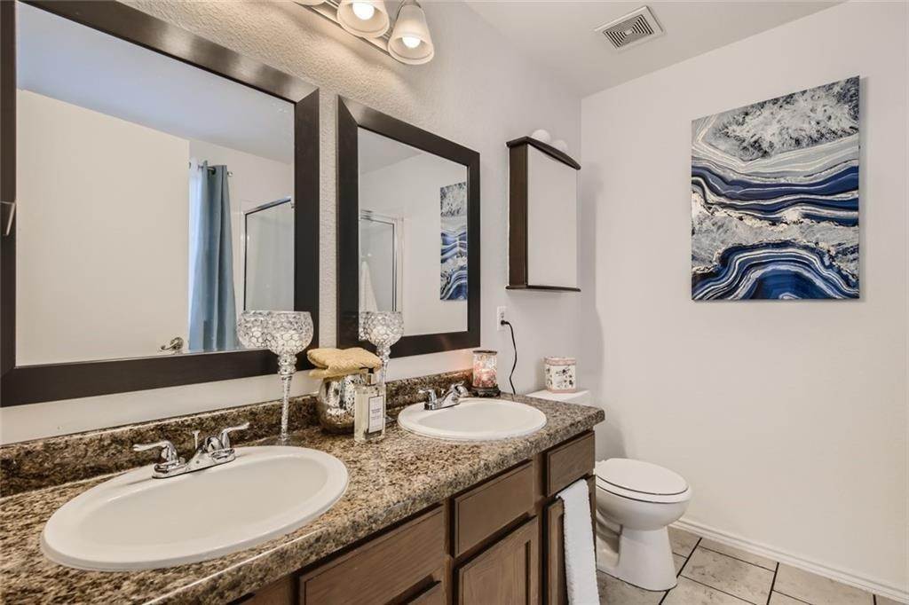 18. Single Family for Sale at The Woodlands, Austin, TX 78724