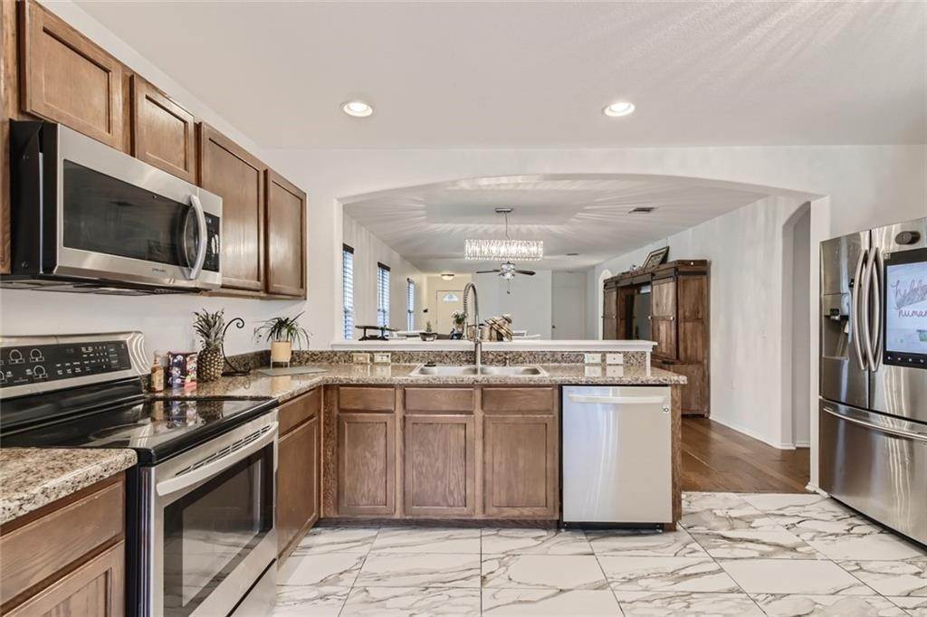 9. Single Family for Sale at The Woodlands, Austin, TX 78724