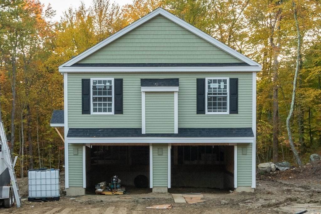 37. Single Family for Sale at Pepperell, MA 01463
