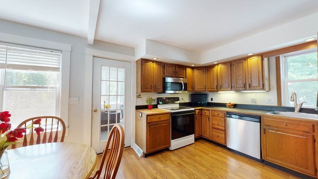 10. Single Family for Sale at Bridgewater, MA 02324