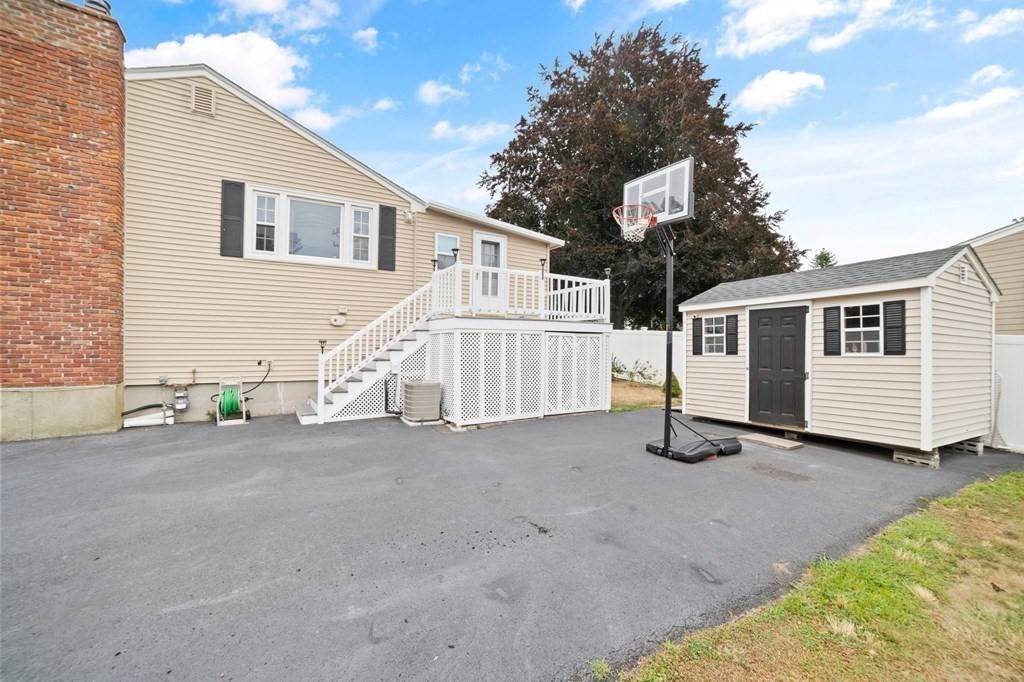 37. Single Family for Sale at Weymouth, MA 02189