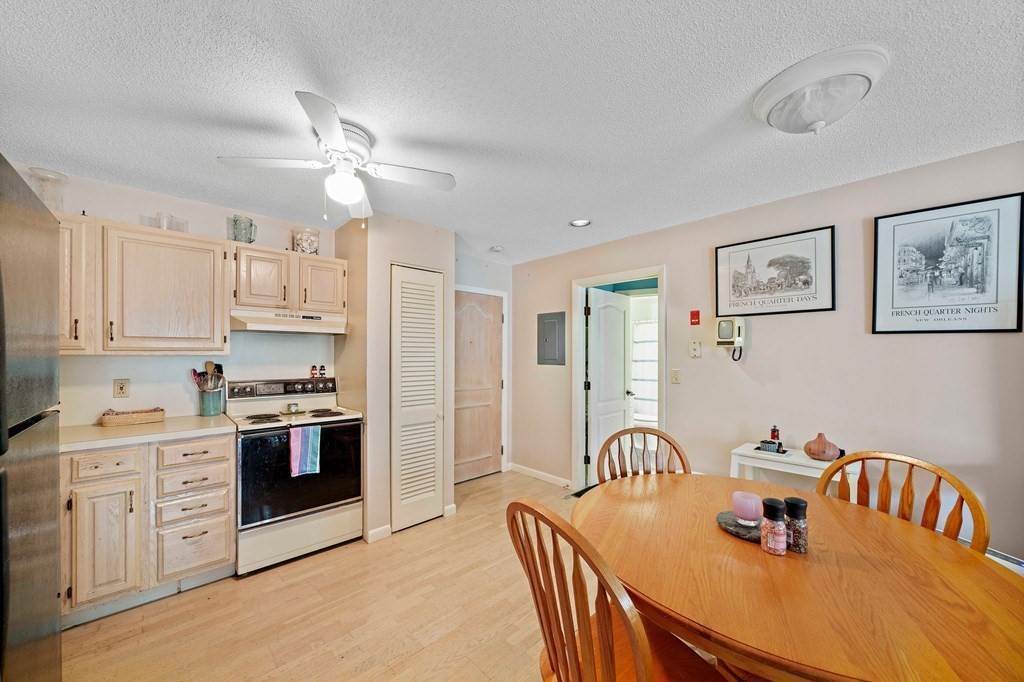 6. Condominium for Sale at Weymouth, MA 02190