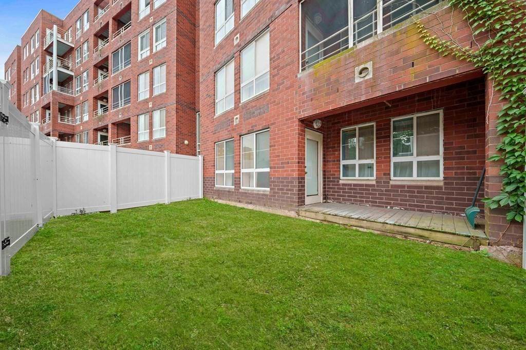 18. Condominium for Sale at Weymouth, MA 02190