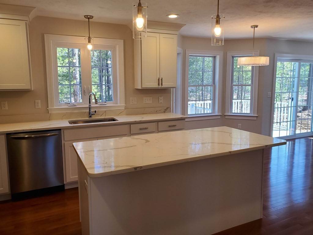 4. Single Family for Sale at Pepperell, MA 01463