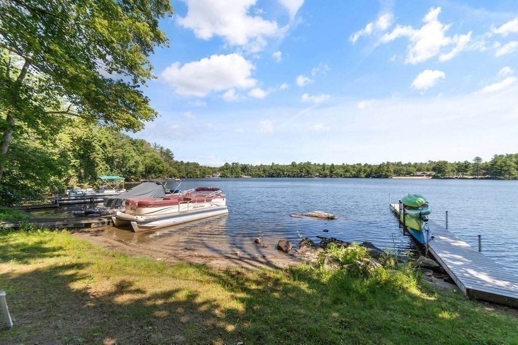 37. Single Family for Sale at Westford, MA 01886