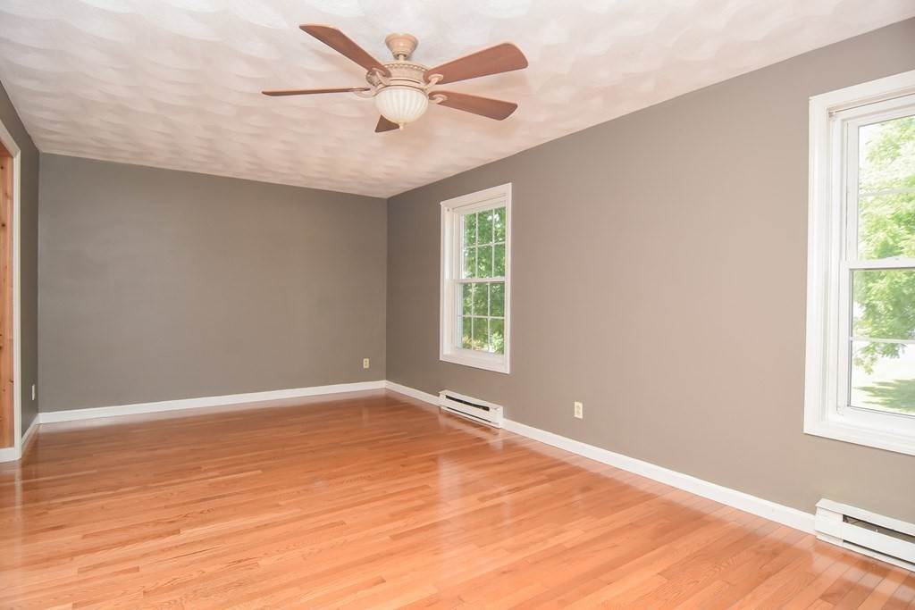 17. Single Family for Sale at Haverhill, MA 01832