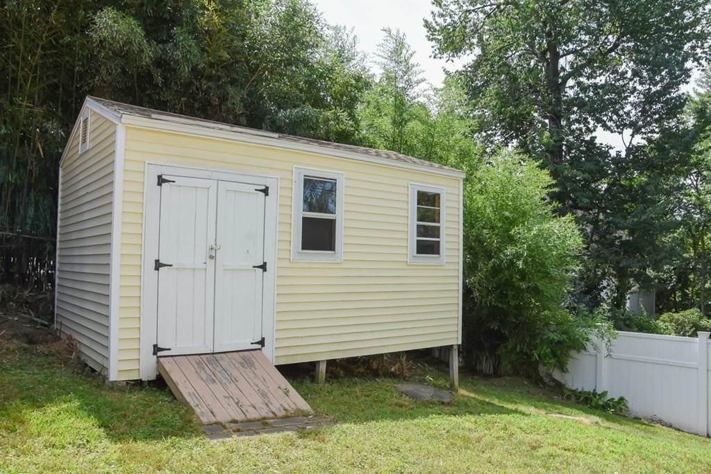 23. Single Family for Sale at Haverhill, MA 01832