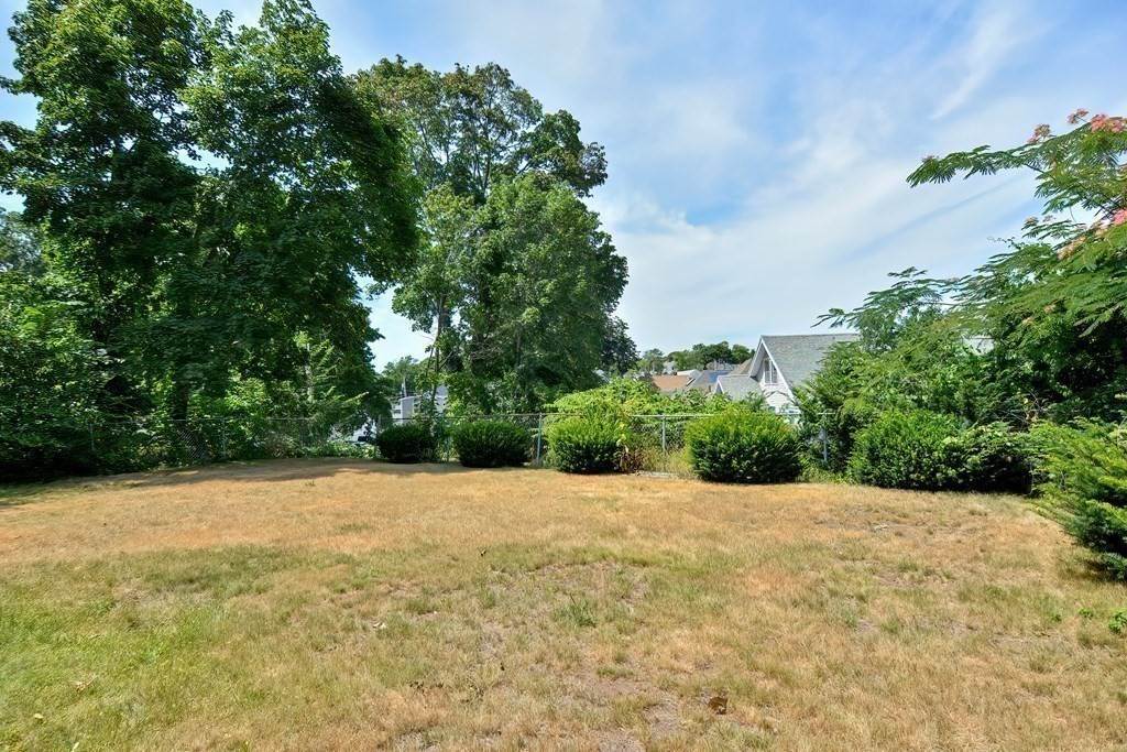 29. Single Family for Sale at Saugus, MA 01906