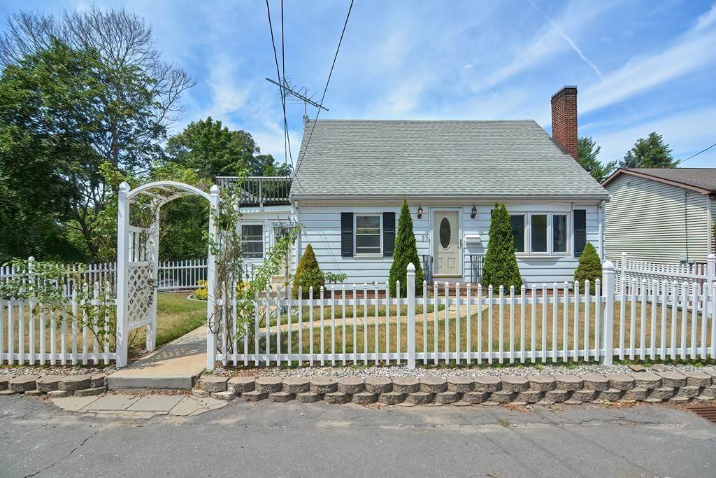 2. Single Family for Sale at Saugus, MA 01906