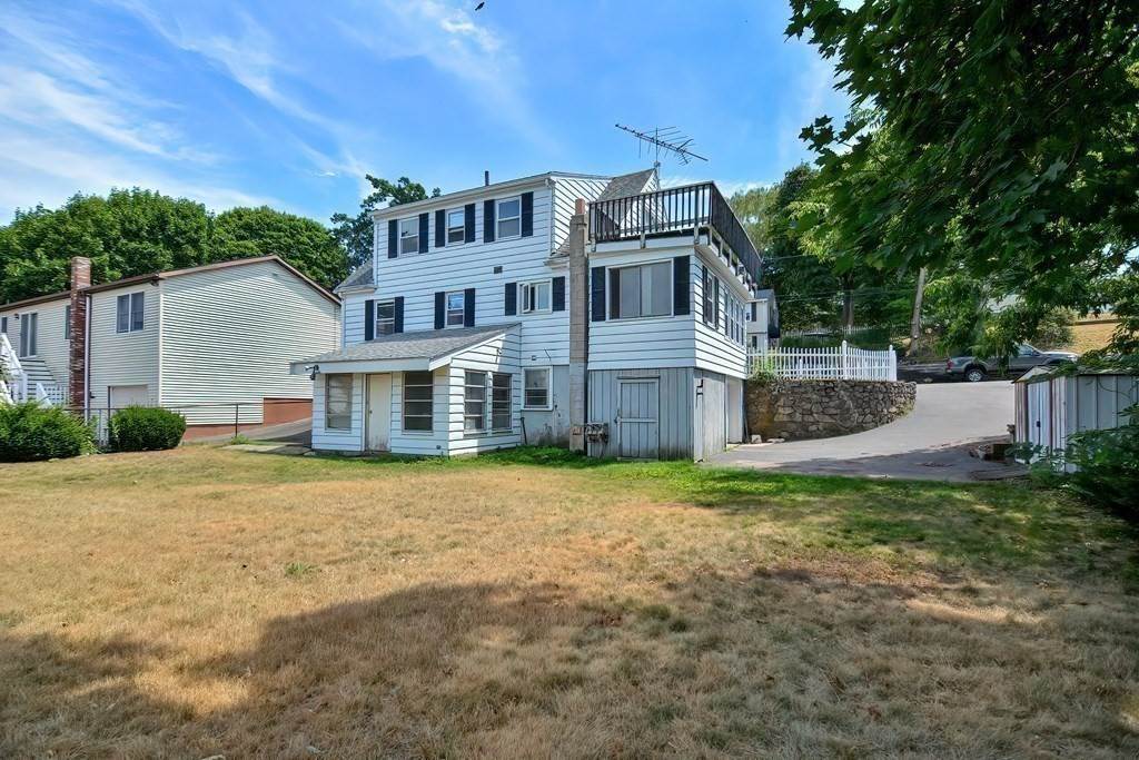 28. Single Family for Sale at Saugus, MA 01906