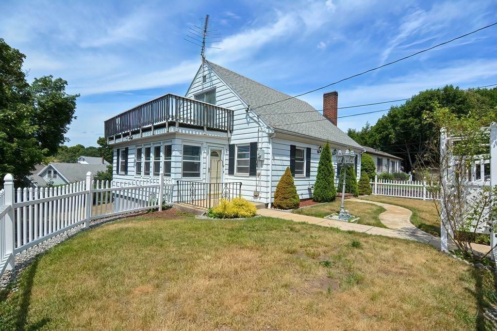 4. Single Family for Sale at Saugus, MA 01906