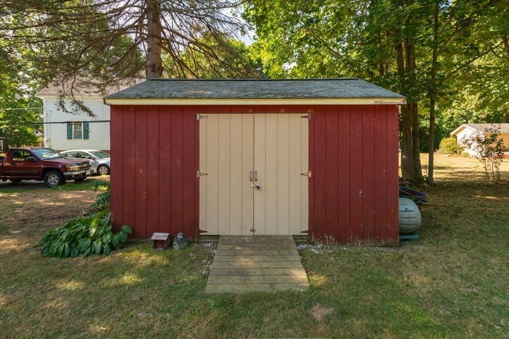 25. Single Family for Sale at Pepperell, MA 01463