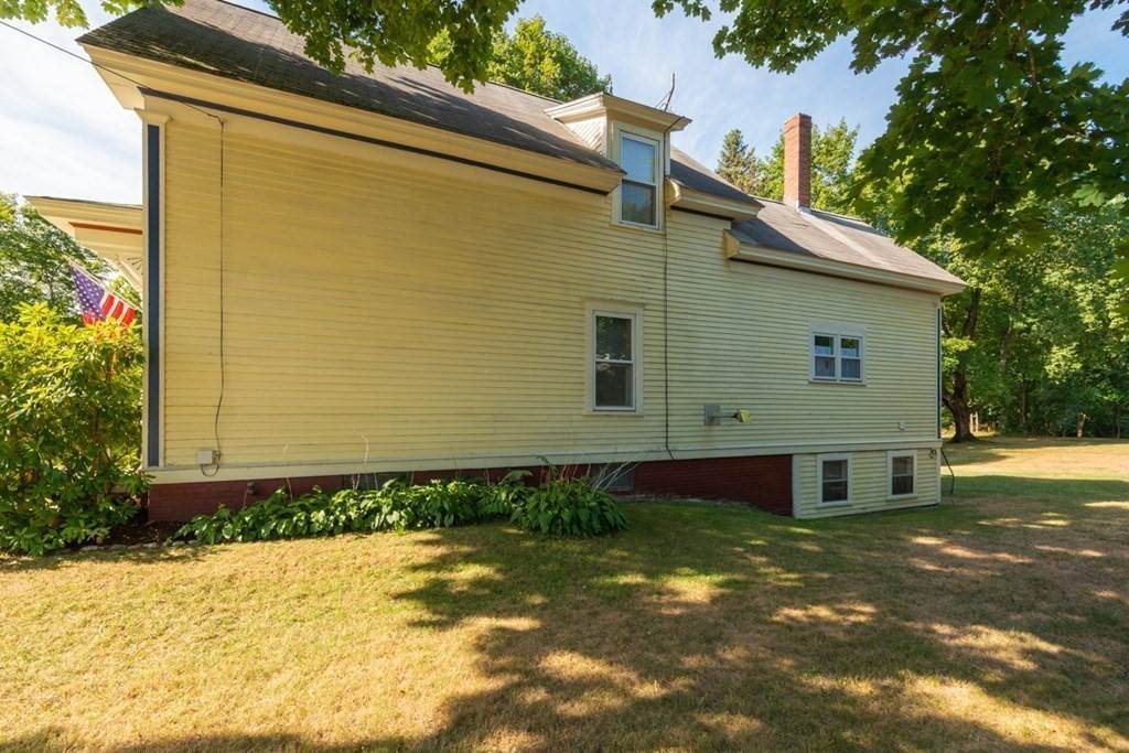 23. Single Family for Sale at Pepperell, MA 01463
