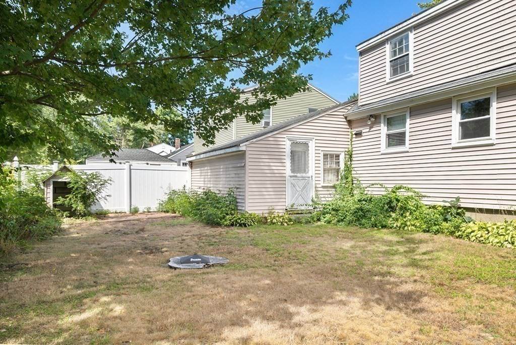 22. Single Family for Sale at Weymouth, MA 02188