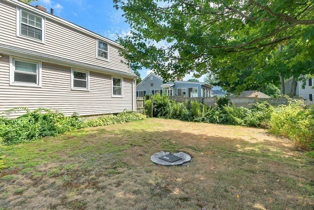 23. Single Family for Sale at Weymouth, MA 02188