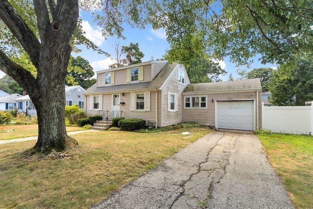 25. Single Family for Sale at Weymouth, MA 02188