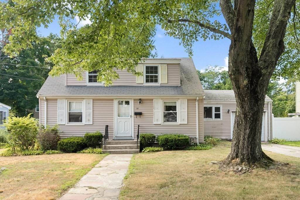 24. Single Family for Sale at Weymouth, MA 02188
