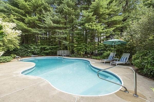 20. Single Family for Sale at Westford, MA 01886