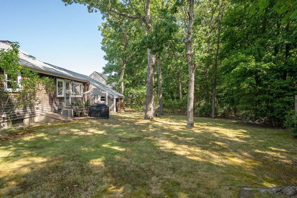 18. Single Family for Sale at Weymouth, MA 02190