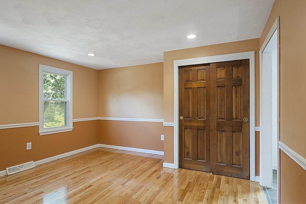 19. Single Family for Sale at Haverhill, MA 01832