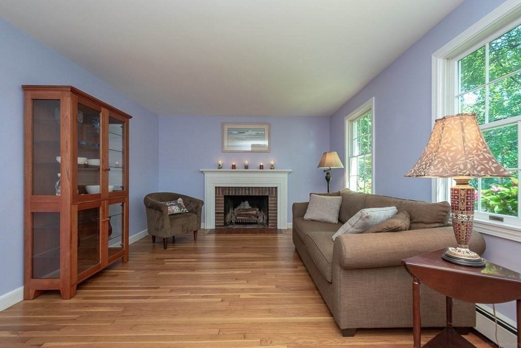 8. Single Family for Sale at Concord, MA 01742