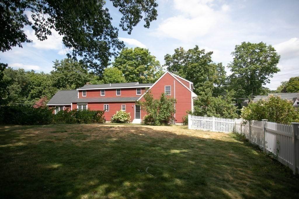 30. Single Family for Sale at Concord, MA 01742