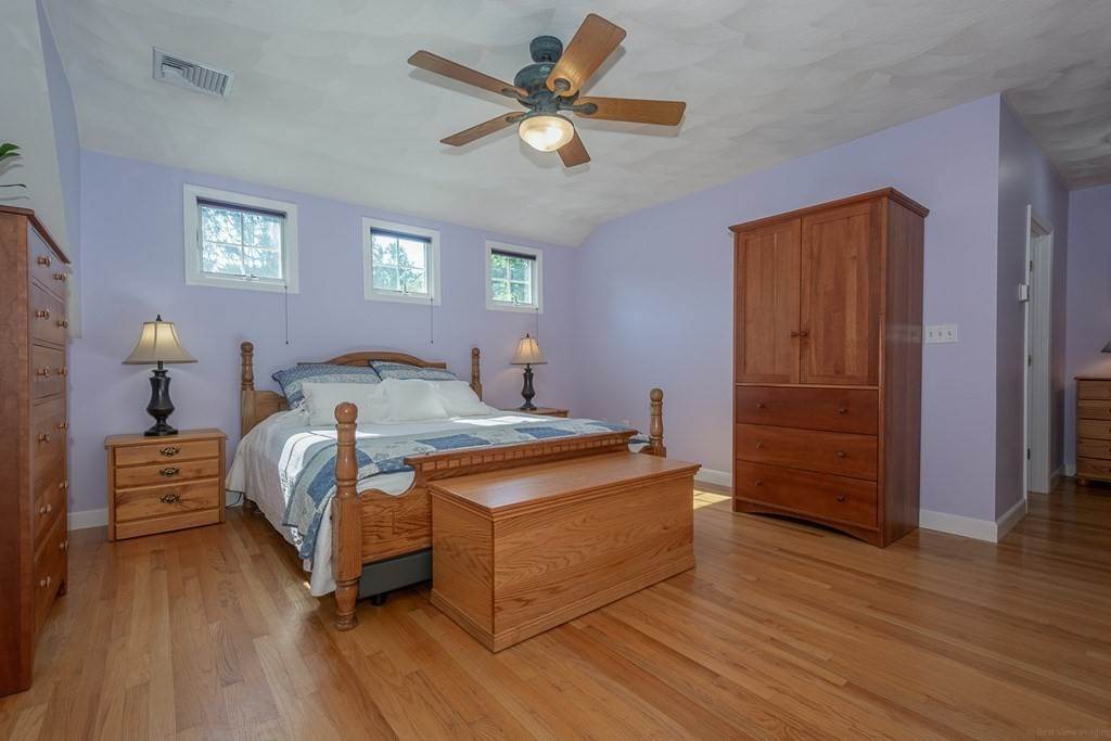 28. Single Family for Sale at Concord, MA 01742