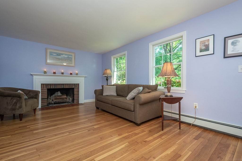 7. Single Family for Sale at Concord, MA 01742