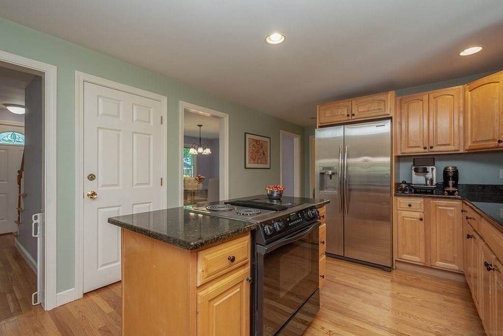 18. Single Family for Sale at Concord, MA 01742