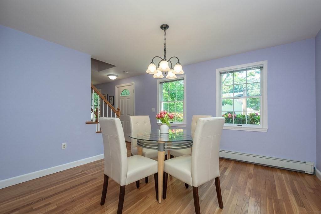 11. Single Family for Sale at Concord, MA 01742